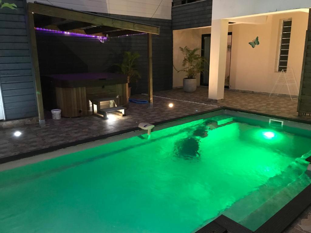 Апартаменты Le Flamboyant Avec Piscine Chauffee 30° Et Jacuzzi Сент-Андре Экстерьер фото
